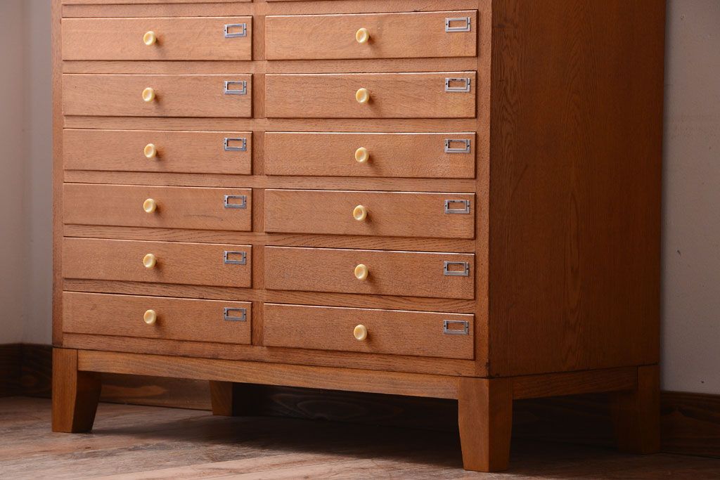 レトロ家具　昭和レトロ　古い木製のアンティーク脚付き収納ケース(引き出し)