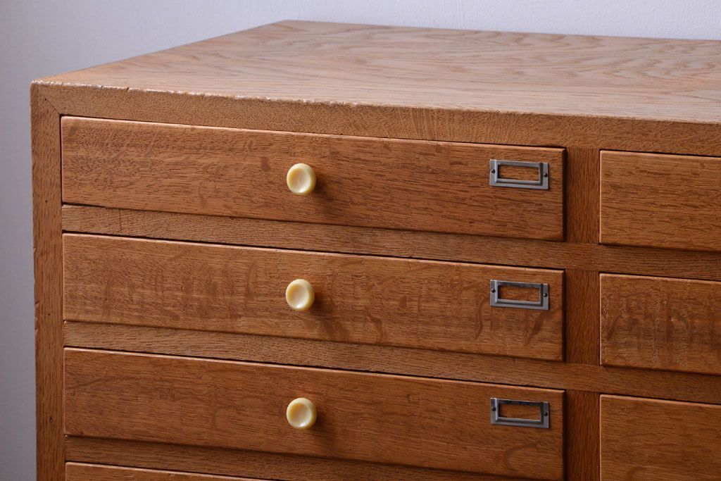 レトロ家具　昭和レトロ　古い木製のアンティーク脚付き収納ケース(引き出し)