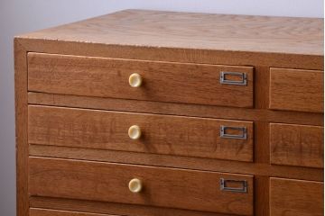 レトロ家具　昭和レトロ　古い木製のアンティーク脚付き収納ケース(引き出し)