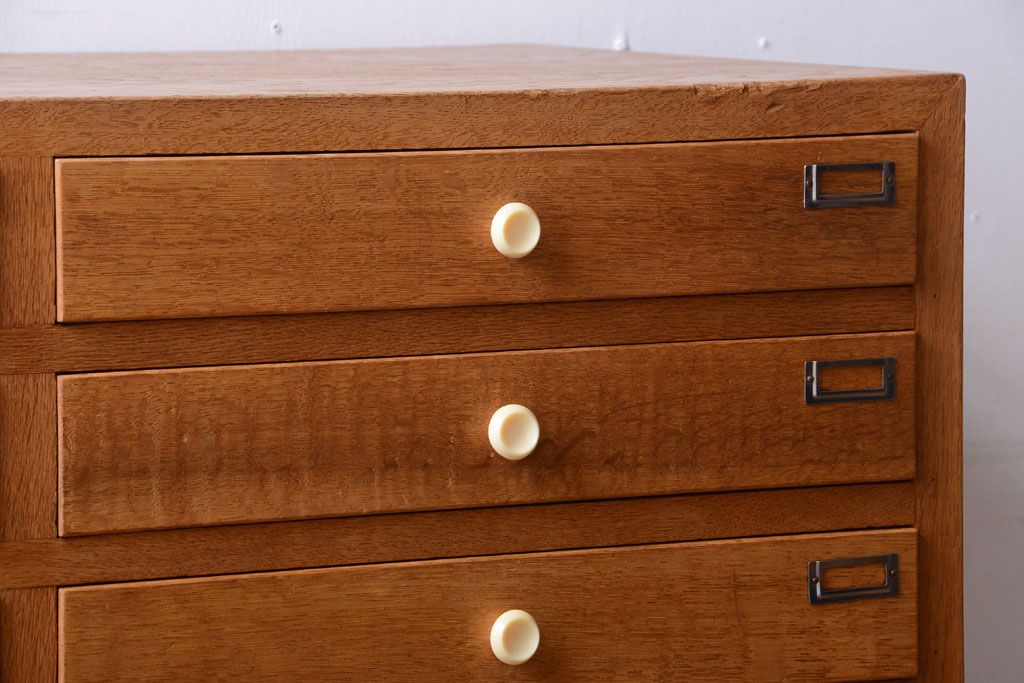 レトロ家具　昭和レトロ　古い木製のアンティーク脚付き収納ケース(引き出し)