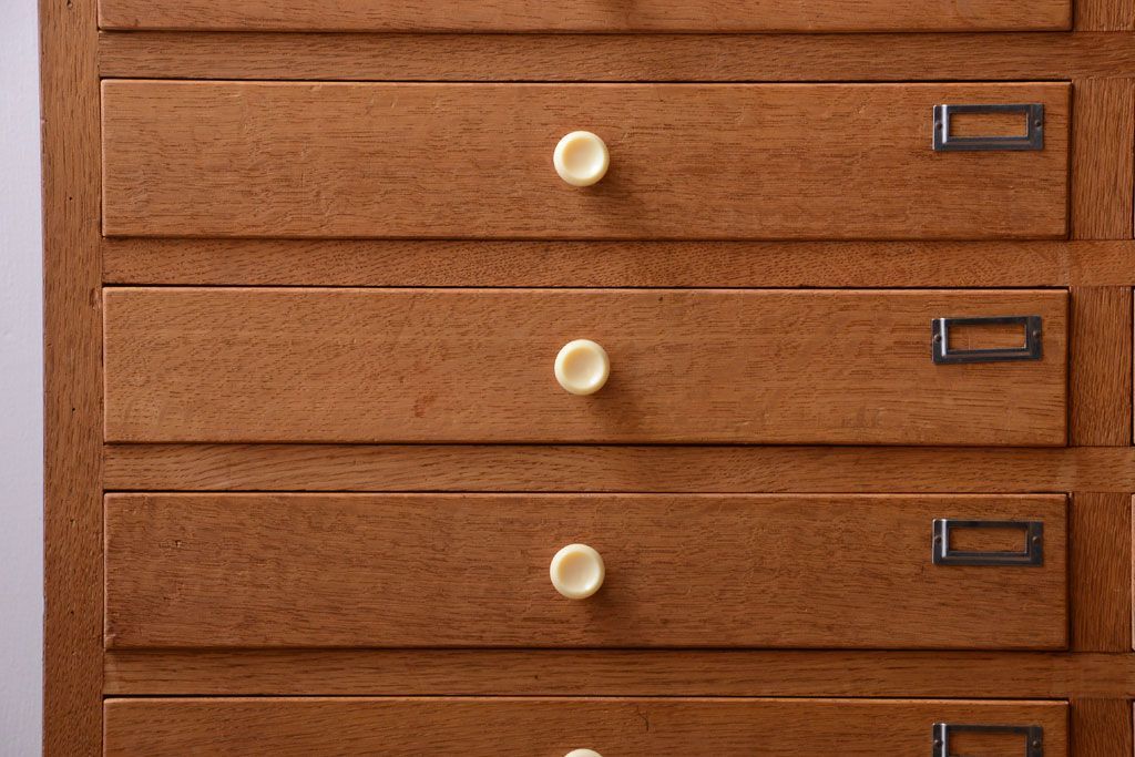 レトロ家具　昭和レトロ　古い木製のアンティーク脚付き収納ケース(引き出し)