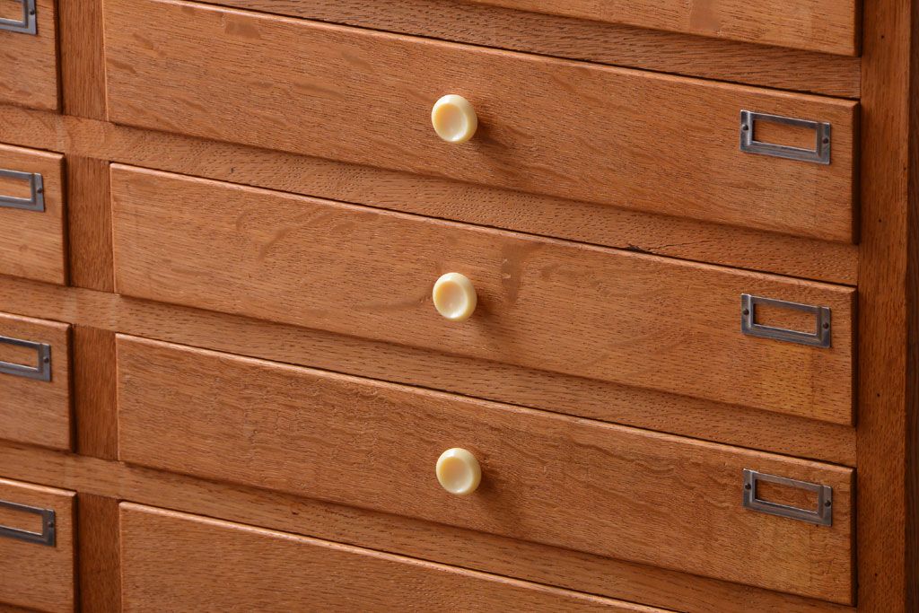 レトロ家具　昭和レトロ　古い木製のアンティーク脚付き収納ケース(引き出し)