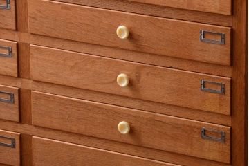 レトロ家具　昭和レトロ　古い木製のアンティーク脚付き収納ケース(引き出し)