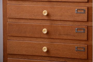 レトロ家具　昭和レトロ　古い木製のアンティーク脚付き収納ケース(引き出し)