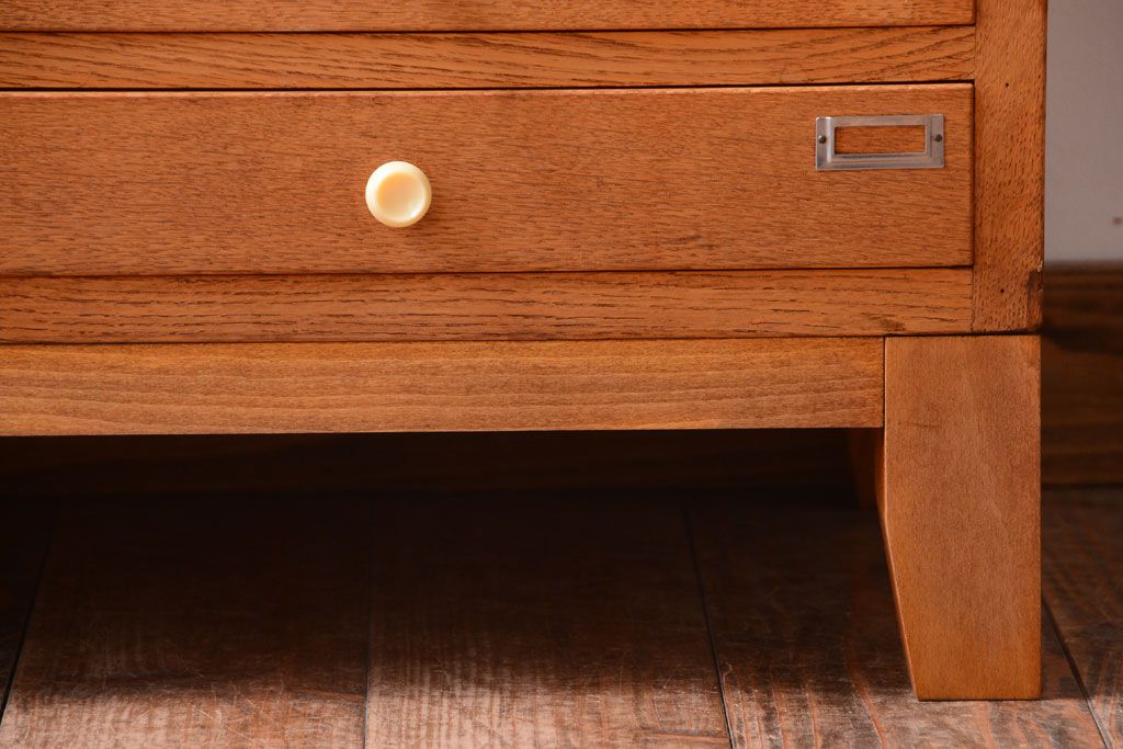 レトロ家具　昭和レトロ　古い木製のアンティーク脚付き収納ケース(引き出し)