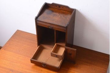 アンティーク家具　和製アンティーク　ナラ材製!シャッター付きの上質な古い小引き出し