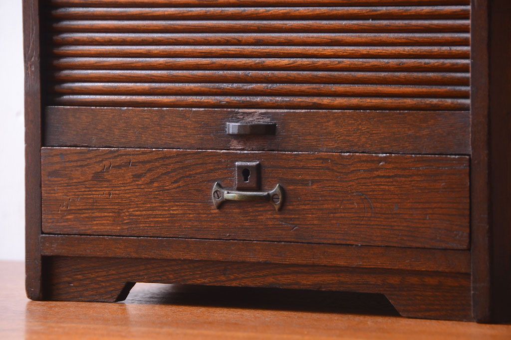 アンティーク家具　和製アンティーク　ナラ材製!シャッター付きの上質な古い小引き出し
