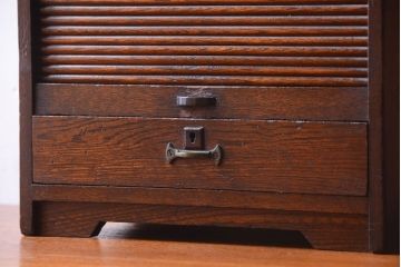 アンティーク家具　和製アンティーク　ナラ材製!シャッター付きの上質な古い小引き出し