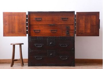 アンティーク家具　古民具・骨董　明治期　立派な金具のアンティーク観音箪笥(衣装箪笥)