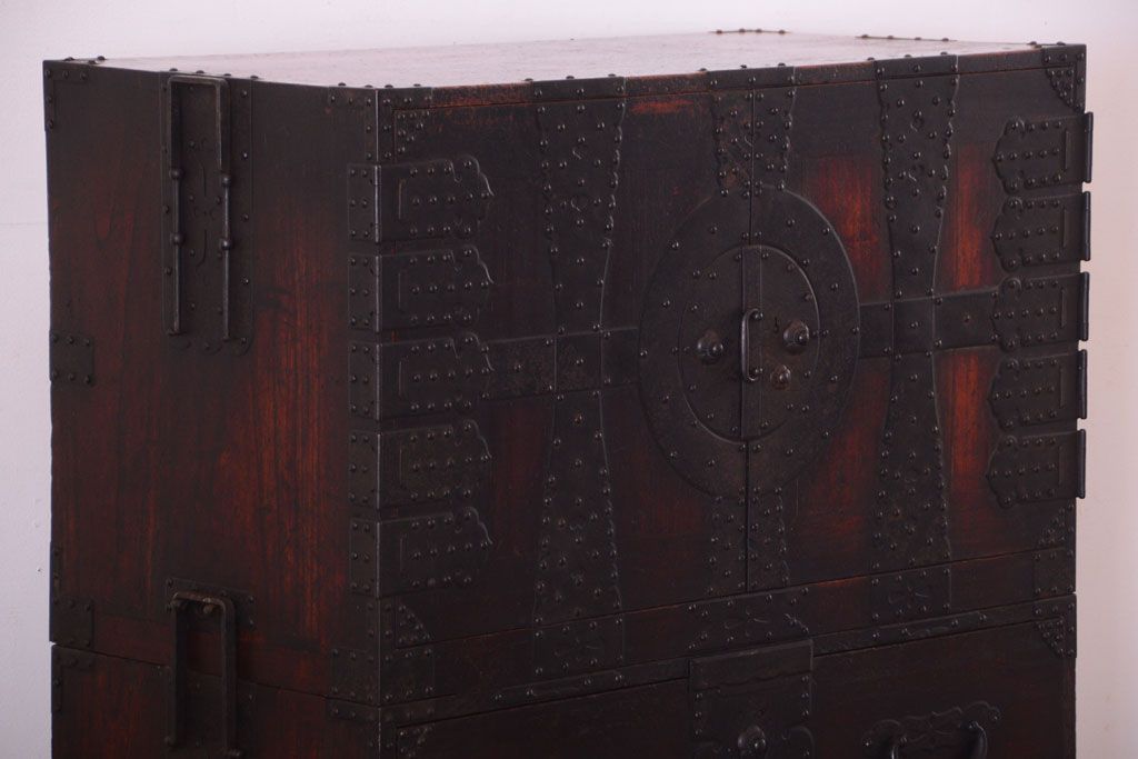 アンティーク家具　古民具・骨董　明治期　立派な金具のアンティーク観音箪笥(衣装箪笥)