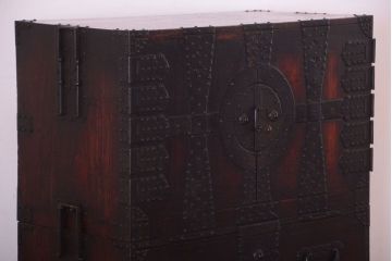 アンティーク家具　古民具・骨董　明治期　立派な金具のアンティーク観音箪笥(衣装箪笥)