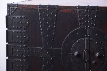 アンティーク家具　古民具・骨董　明治期　立派な金具のアンティーク観音箪笥(衣装箪笥)