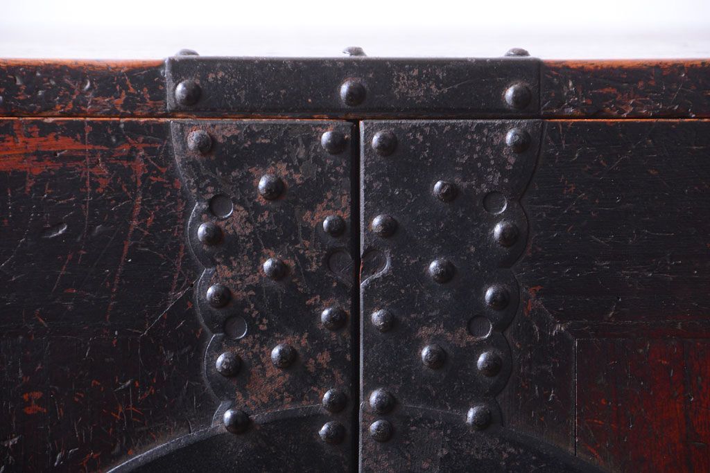 アンティーク家具　古民具・骨董　明治期　立派な金具のアンティーク観音箪笥(衣装箪笥)