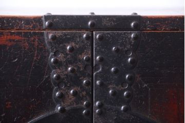 アンティーク家具　古民具・骨董　明治期　立派な金具のアンティーク観音箪笥(衣装箪笥)