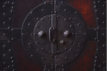 アンティーク家具　古民具・骨董　明治期　立派な金具のアンティーク観音箪笥(衣装箪笥)