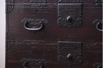 アンティーク家具　古民具・骨董　明治期　立派な金具のアンティーク観音箪笥(衣装箪笥)