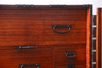 アンティーク家具　古民具・骨董　明治期　立派な金具のアンティーク観音箪笥(衣装箪笥)