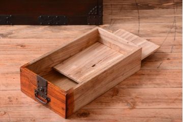 アンティーク家具　古民具・骨董　明治期　立派な金具のアンティーク観音箪笥(衣装箪笥)