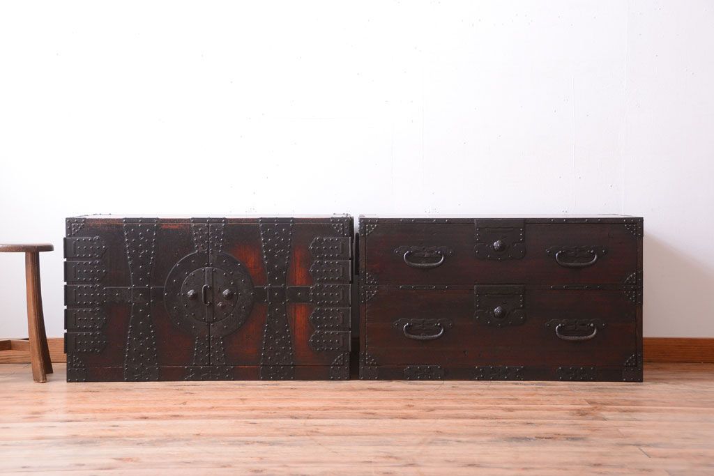 アンティーク家具　古民具・骨董　明治期　立派な金具のアンティーク観音箪笥(衣装箪笥)