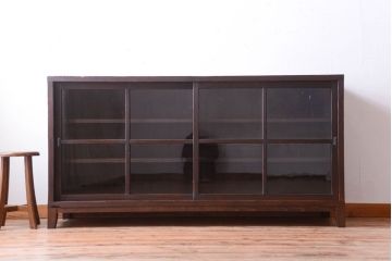 アンティーク家具　和製アンティーク　古い木製の脚付きサイドボード(収納棚)