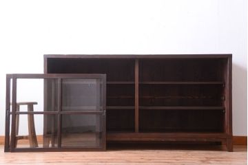 アンティーク家具　和製アンティーク　古い木製の脚付きサイドボード(収納棚)