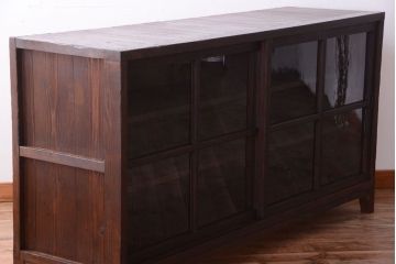 アンティーク家具　和製アンティーク　古い木製の脚付きサイドボード(収納棚)