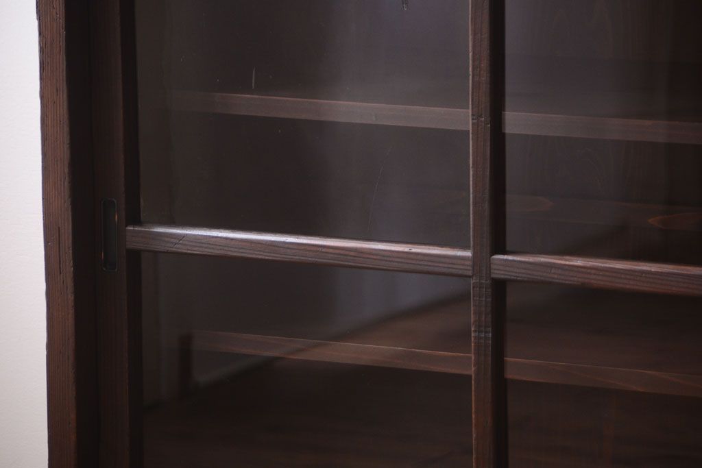 アンティーク家具　和製アンティーク　古い木製の脚付きサイドボード(収納棚)