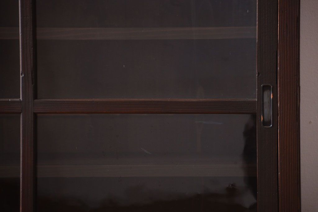 アンティーク家具　和製アンティーク　古い木製の脚付きサイドボード(収納棚)