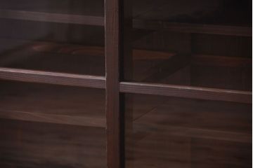 アンティーク家具　和製アンティーク　古い木製の脚付きサイドボード(収納棚)