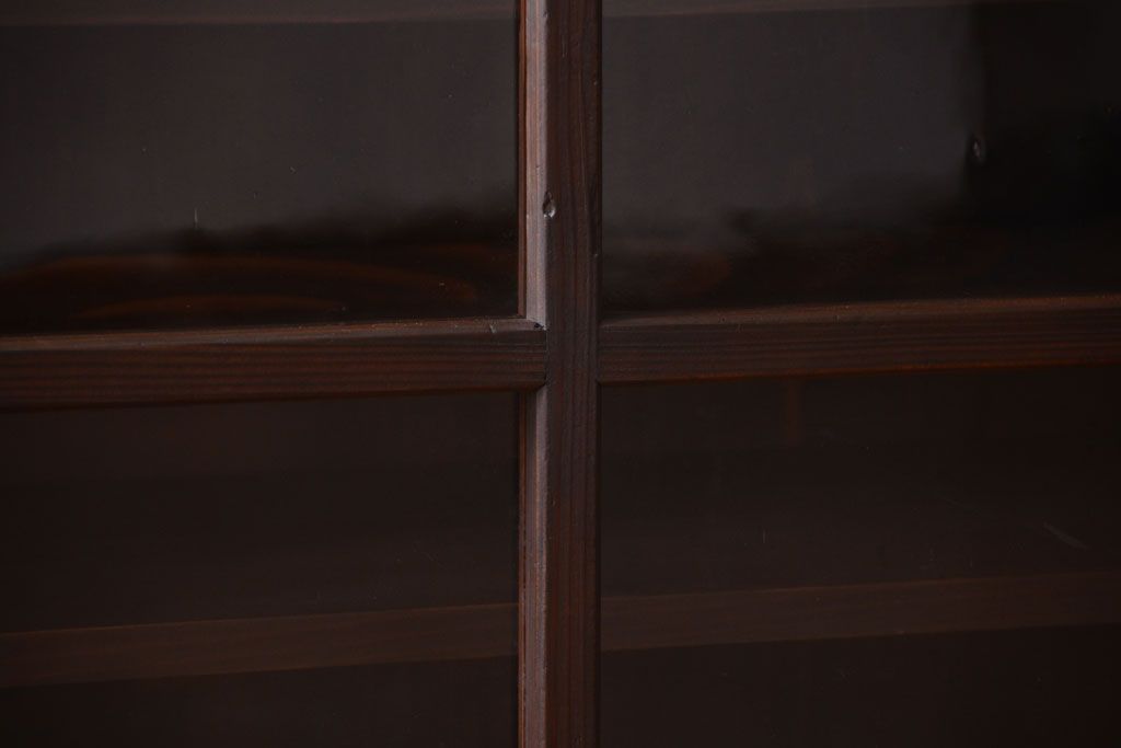 アンティーク家具　和製アンティーク　古い木製の脚付きサイドボード(収納棚)