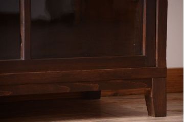 アンティーク家具　和製アンティーク　古い木製の脚付きサイドボード(収納棚)