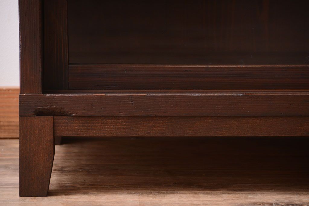 アンティーク家具　和製アンティーク　古い木製の脚付きサイドボード(収納棚)