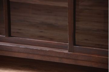 アンティーク家具　和製アンティーク　古い木製の脚付きサイドボード(収納棚)