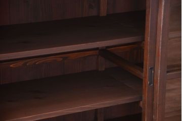 アンティーク家具　和製アンティーク　古い木製の脚付きサイドボード(収納棚)