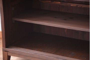 アンティーク家具　和製アンティーク　古い木製の脚付きサイドボード(収納棚)