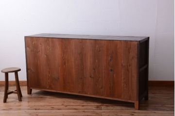 アンティーク家具　和製アンティーク　古い木製の脚付きサイドボード(収納棚)