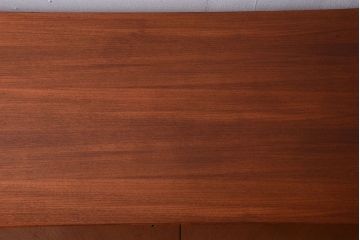 ビンテージ　北欧家具　チーク材のおしゃれな脚付きサイドボード(収納棚)