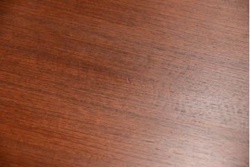 ビンテージ　北欧家具　チーク材のおしゃれな脚付きサイドボード(収納棚)