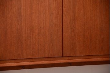 ビンテージ　北欧家具　チーク材のおしゃれな脚付きサイドボード(収納棚)