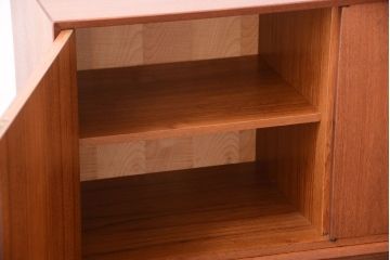 ビンテージ　北欧家具　チーク材のおしゃれな脚付きサイドボード(収納棚)