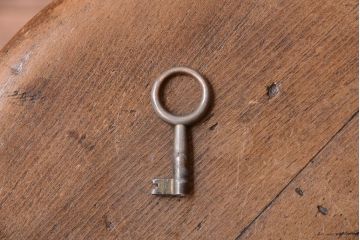 ビンテージ　北欧家具　チーク材のおしゃれな脚付きサイドボード(収納棚)