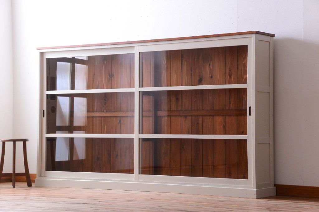 レトロ家具　アンティークペイント　特大サイズ!レトロな横長収納棚