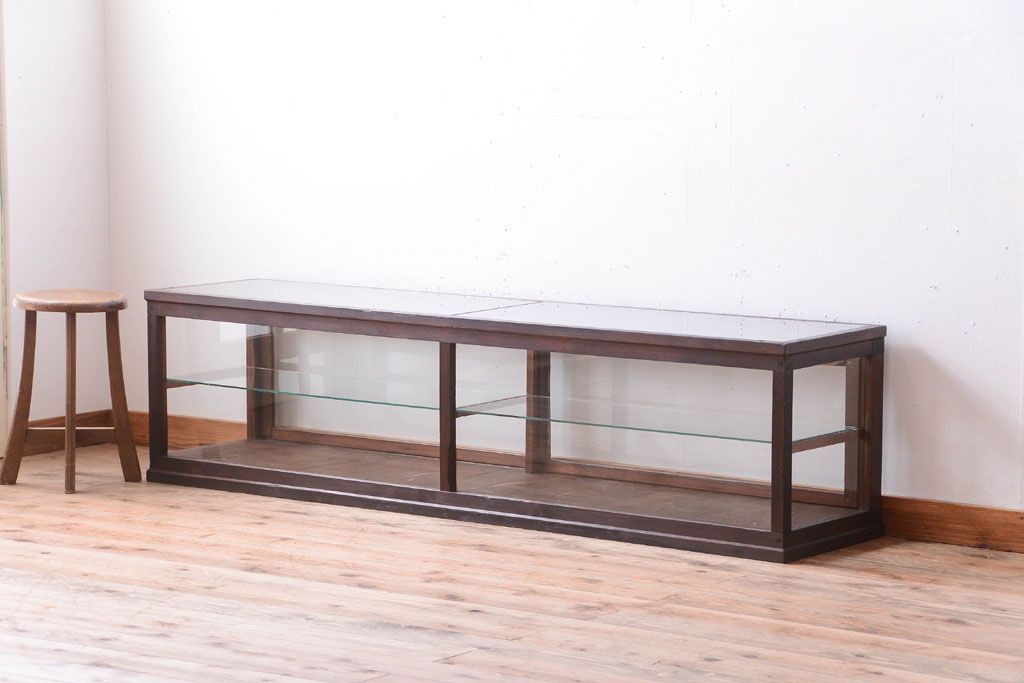 アンティーク家具　和製アンティーク　古い木製の背の低いガラスケース(ローボード)