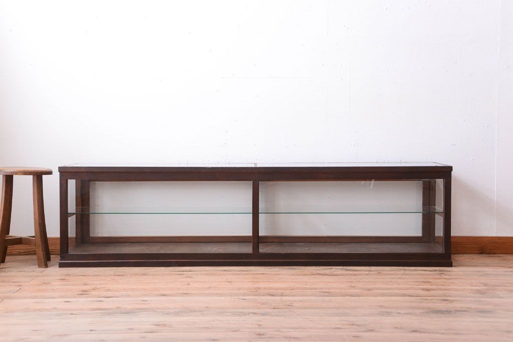 アンティーク家具　和製アンティーク　古い木製の背の低いガラスケース(ローボード)