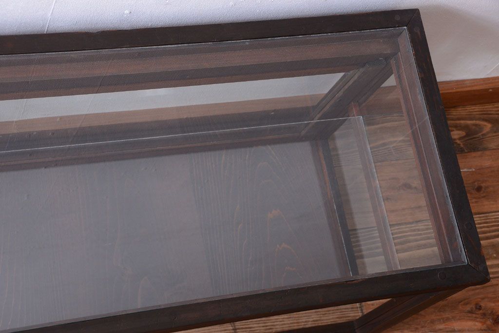 アンティーク家具　和製アンティーク　古い木製の背の低いガラスケース(ローボード)