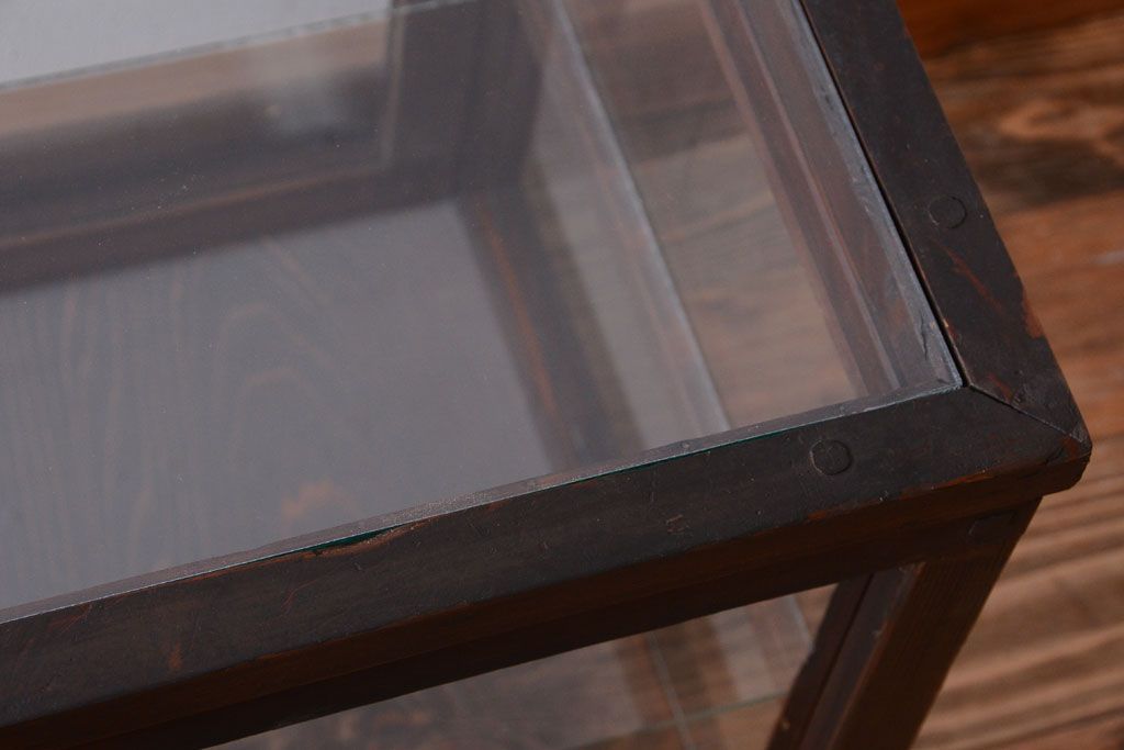 アンティーク家具　和製アンティーク　古い木製の背の低いガラスケース(ローボード)