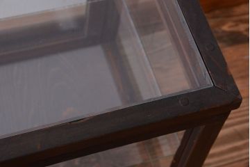 アンティーク家具　和製アンティーク　古い木製の背の低いガラスケース(ローボード)