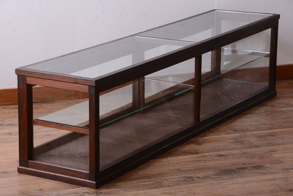 アンティーク家具　和製アンティーク　古い木製の背の低いガラスケース(ローボード)