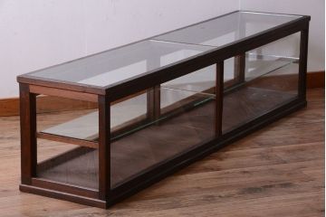 アンティーク家具　和製アンティーク　古い木製の背の低いガラスケース(ローボード)