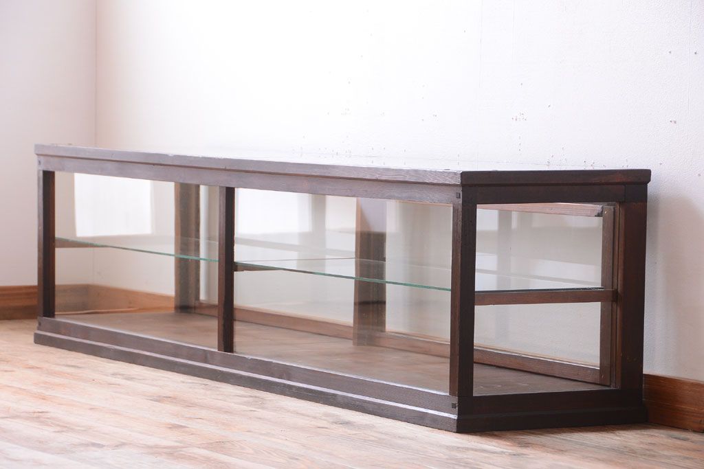 アンティーク家具　和製アンティーク　古い木製の背の低いガラスケース(ローボード)